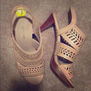 size 9 Adrienne Vittadini heels